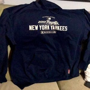 New York Yankees sweatshirt/ Hoodie Size 2XL - general wear . Used